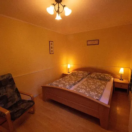 בית נופש Klimatisiertes In Sifok Mit Grill שיופוק