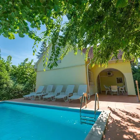 Klimatisiertes In Sifok Mit Grill Holiday home Siofok